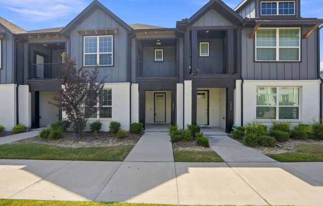 Upgraded 3-Bedroom Townhome in Allen with Modern Finishes & Private Balcony