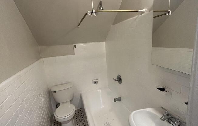 318 W 106 ST