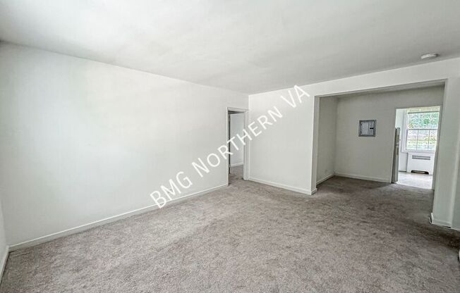 214 N GEORGE MASON DR