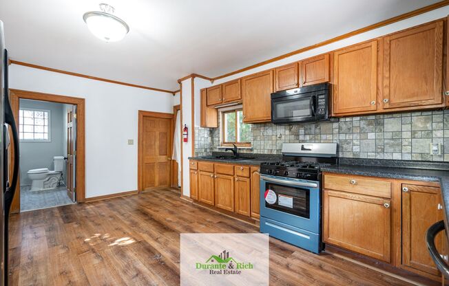 Perfect 2 Bedroom Lower Unit Gem Available in Racine