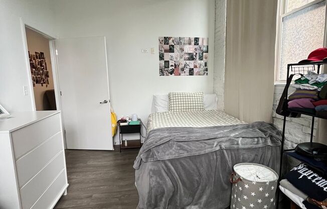 2 beds, 2 baths, $2,975, Unit 302