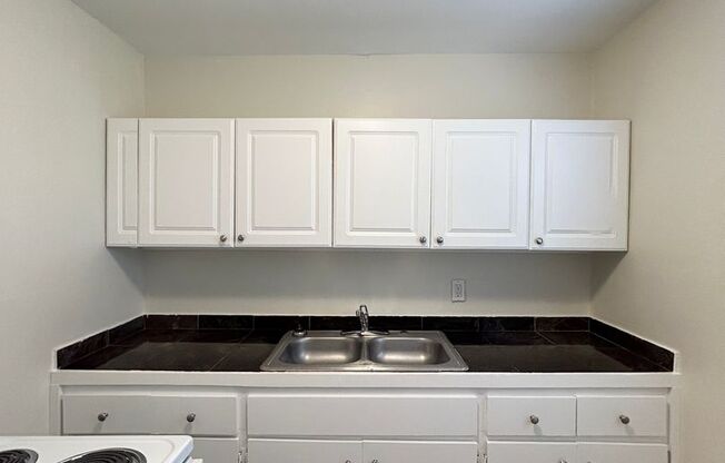 2 beds, 1 bath, $950, Unit SC541