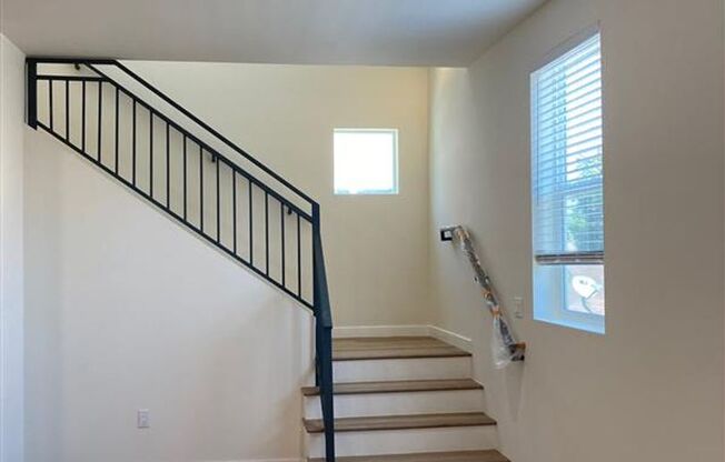 16753-16755 1/2 Sherman Way