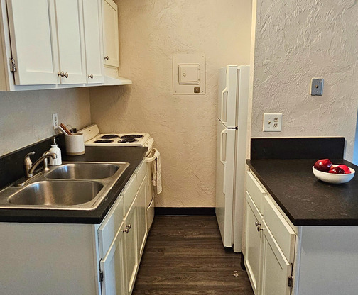 1 bed, 1 bath, $1,200, Unit 31