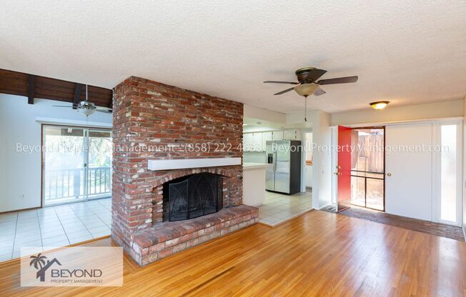 LUXURY IN LAKESIDE , STUNNING 4 BED 3 BATH HOME W/BONUSROOM, POOL & SOLAR , MOUNTAIN VIEWS, PET FRIENDLY !!!