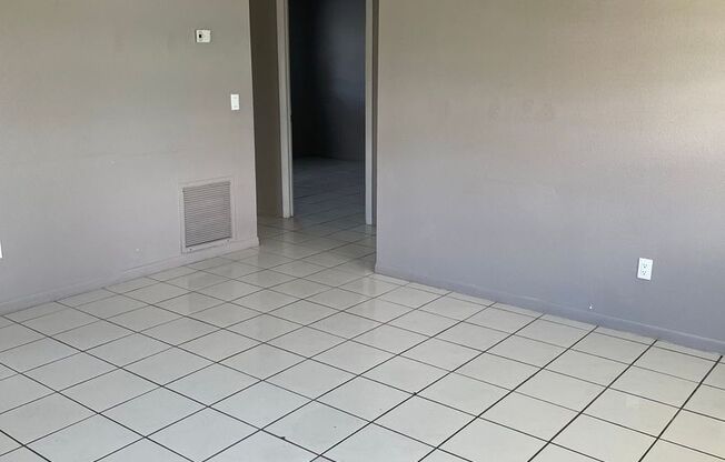 Now Leasing: Spacious 2-bedroom / 1-bath Apartment with a Newly Renovated Kitchen with Brand New Stainless Steel Appliances