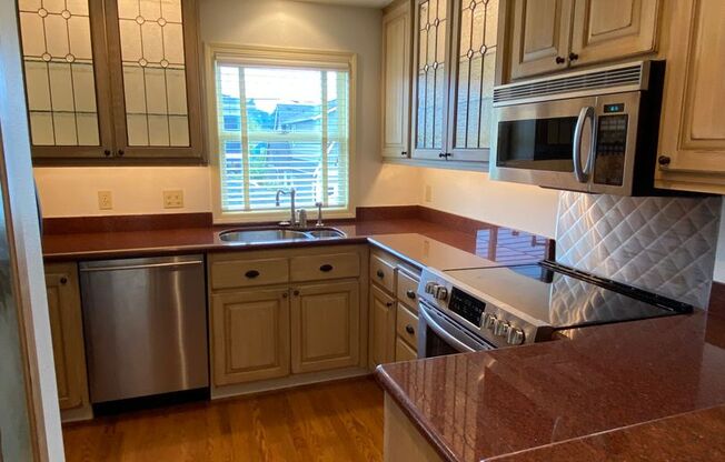 Stunning 2 Bedroom Townhouse Just Steps to the Beach in Madison Park!