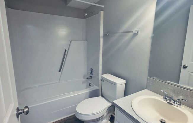 2 beds, 1 bath, 692 sqft, $1,095, Unit 100-A