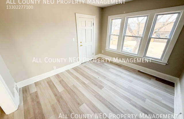 3235 W 121 ST