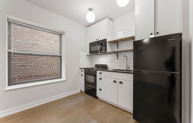 Studio, 1 bath, 225 sqft, $1,350, Unit 212