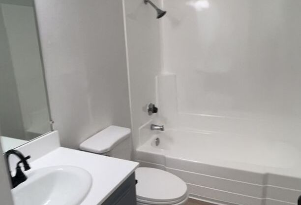 2 beds, 2 baths, 900 sqft, $2,450, Unit 106