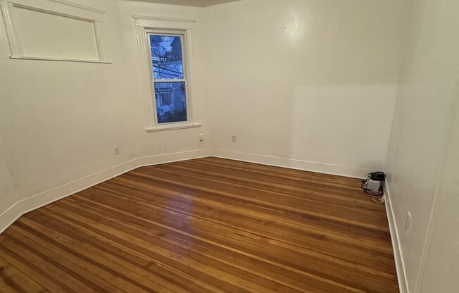 11 COLONIAL AVE