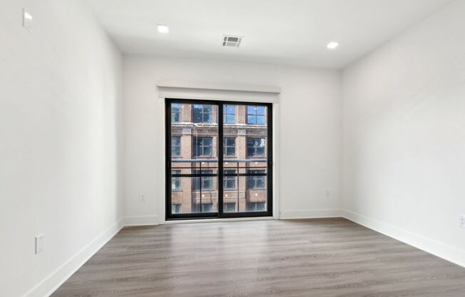 2 beds, 2 baths, 984 sqft, $2,850, Unit 203