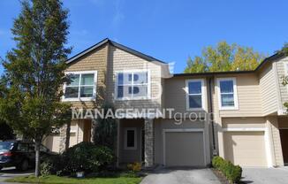 Orenco/Hillsboro Townhome Close to Intel & Shopping