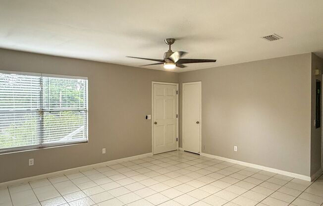 Charming updated 3BR/2BA Home on Quiet Orange Park Cul-de-Sac!