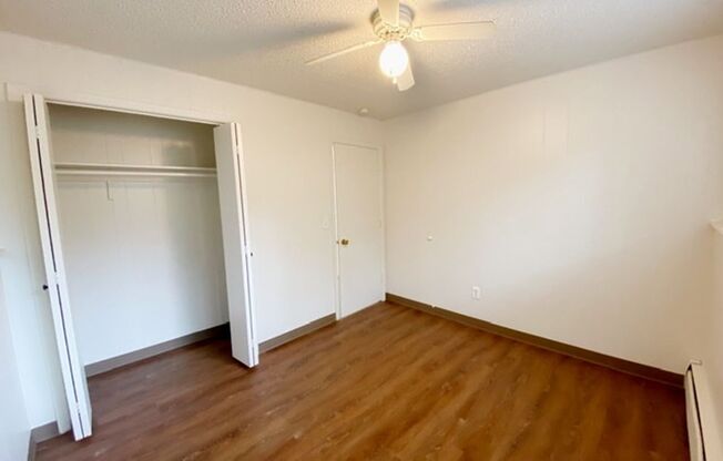 2 beds, 1 bath, $1,295, Unit 4