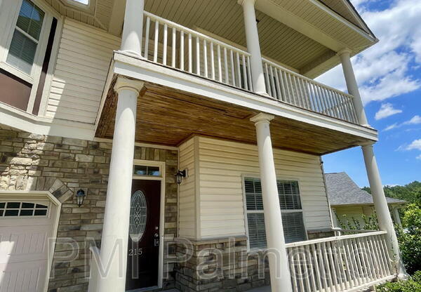 215 EMANUEL CRK DR