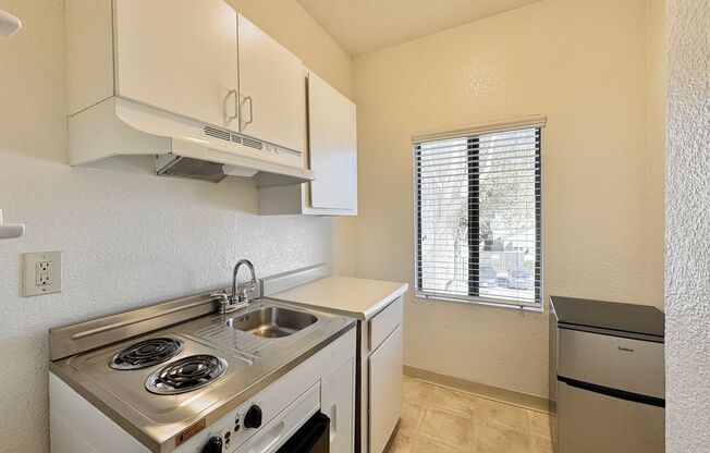 Studio, 1 bath, $1,195, Unit 24