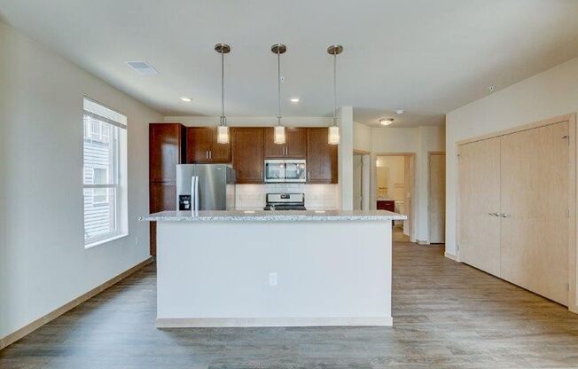 2 beds, 2 baths, 993 sqft, $2,350, Unit 415