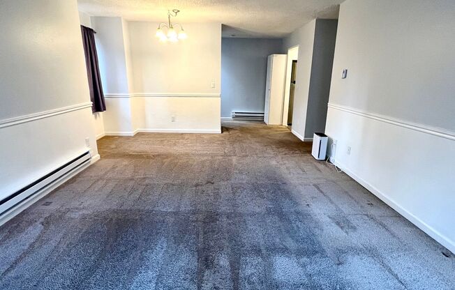 1 bed//1bath Secluded Corner-Unit Condo with Private Deck in Lynnwood