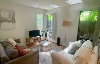 2 beds, 1 bath, $2,350, Unit #A