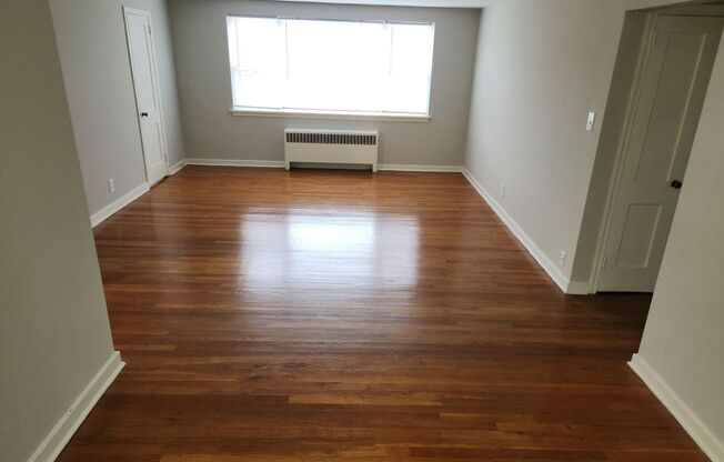 2 beds, 1 bath, 897 sqft, $2,335, Unit E-14