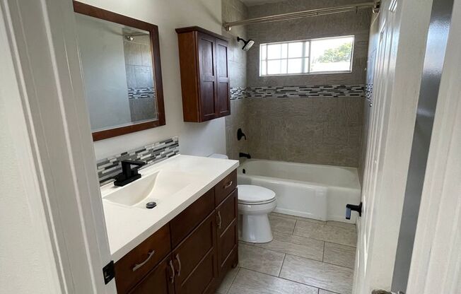 House - 3 Bedrooms / 1 Bathroom - Pico Rivera