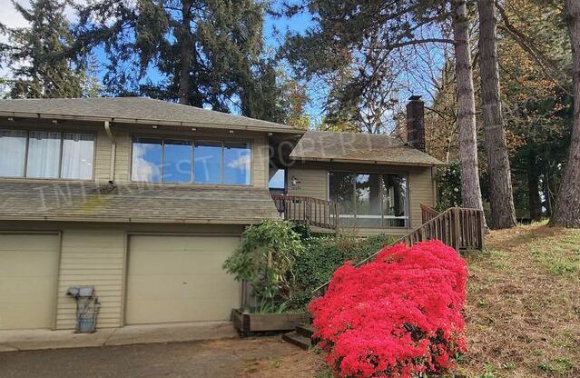 *1/2 OFF 1ST MONTH'S RENT PROMO* 3 BR Townhome- Wonderful Privacy Deck in Beaverton with 1 Car Garage & A/C!