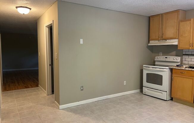 3 beds, 1 bath, $1,250, Unit Unit 1