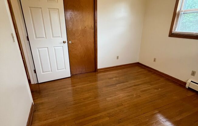 2 beds, 1 bath, 903 sqft, $1,240, Unit G-3