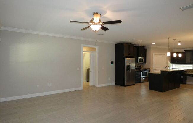 3-Bedroom Home in Navarre with Modern Finishes - Close to everything!