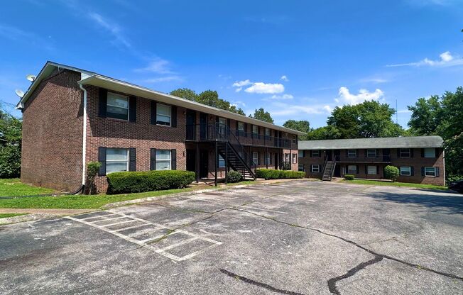 2 beds, 1 bath, 850 sqft, $1,198, Unit Parkway-5
