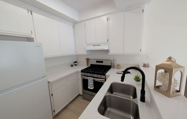 2 beds, 2 baths, 1,000 sqft, $2,295, Unit UNIT 210
