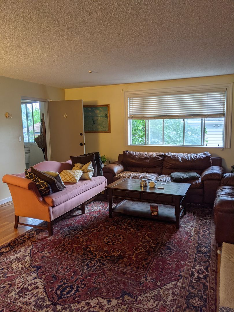 Somerville 2 bedroom with parking for 9/1