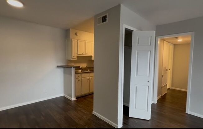1 bed, 1 bath, 455 sqft, $927, Unit 14-1405