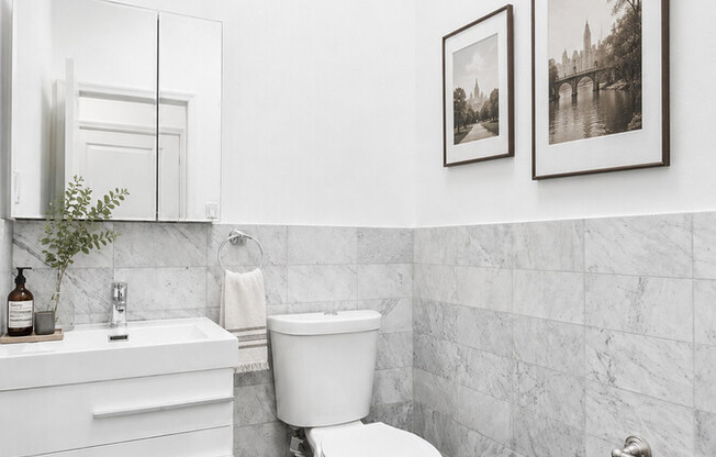 422 W 160 ST