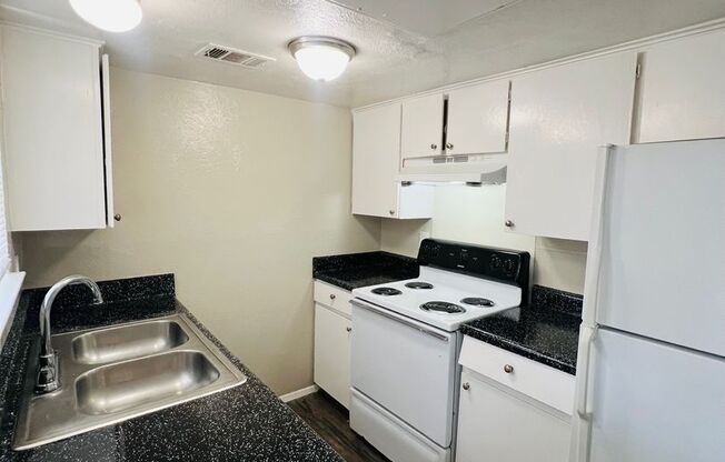 1 bed, 1 bath, 666 sqft, $1,175, Unit 2-208