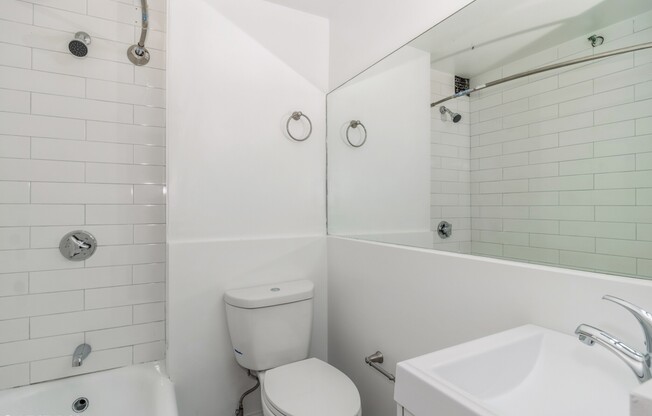 Studio, 1 bath, 225 sqft, $2,275, Unit 728