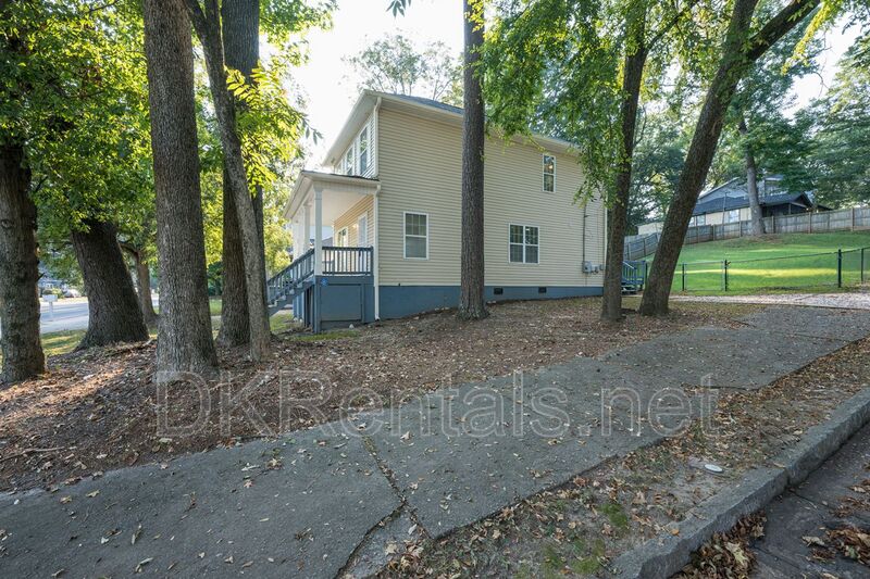 1331 MEMORIAL DR SE