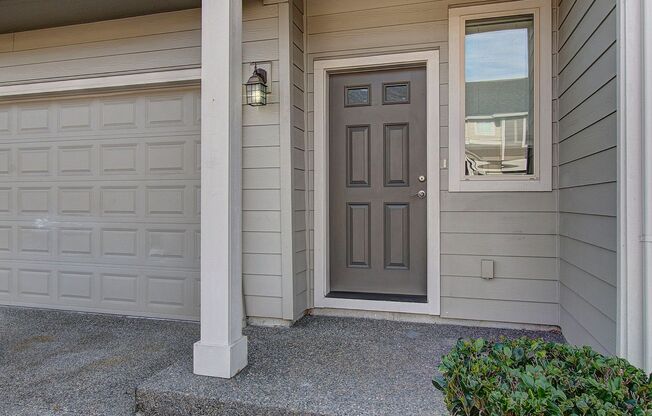 3 BR, 2.5 BA Creekwood Townhome - $500 OFF 1st Mo. Rent!