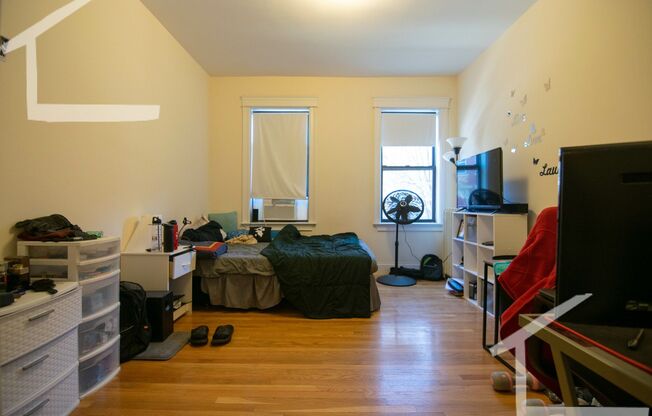 4 beds, 2 baths, $5,300, Unit 1
