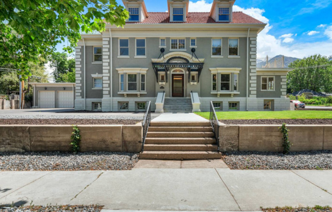 Beautifully Renovated Apartment in Historic Mansion