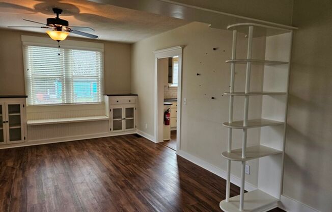 4Bd/1Ba two story home - For viewing