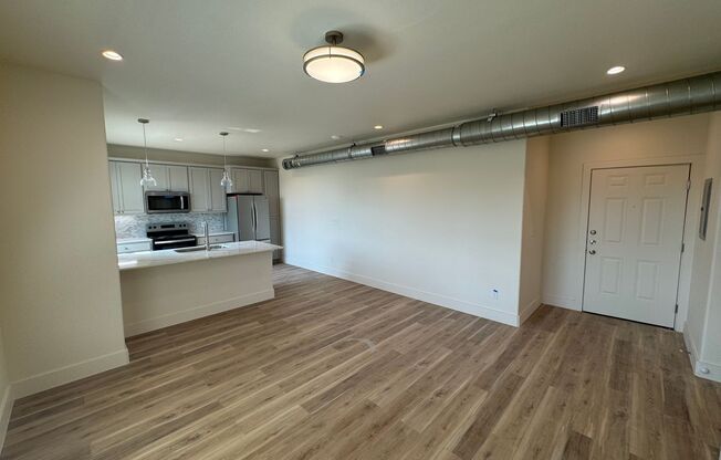 2 beds, 2 baths, 909 sqft, $1,395, Unit 3101