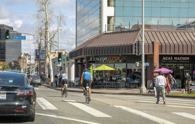 Great Choices for any Appetite along San Vicente Boulevard