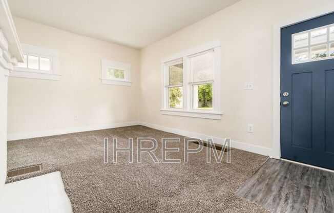 977 Ellsworth Ave