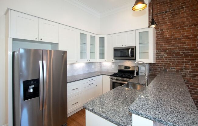 1 bed, 1 bath, $2,295, Unit 440 Central Ave - 202