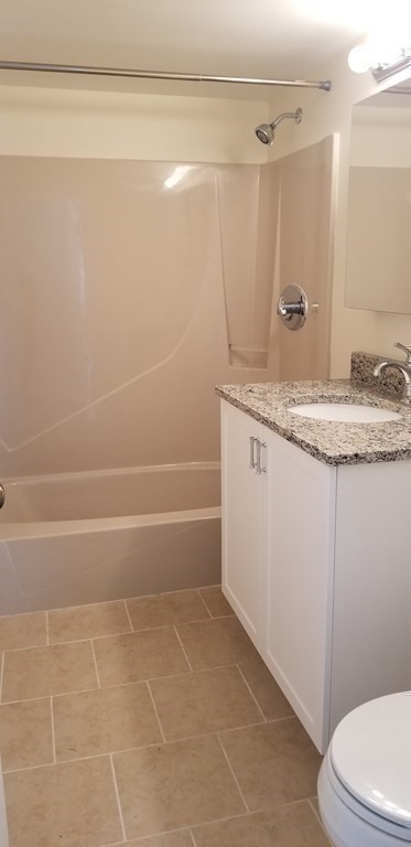 2 beds, 2 baths, 1,060 sqft, $2,800, Unit 32C