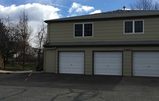 Lovely 2 bed 1 Bath Townhome in park-like setting in Boulder. - Available July 6th!