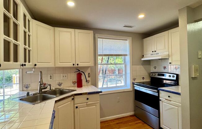 21 W MONTGOMERY ST
